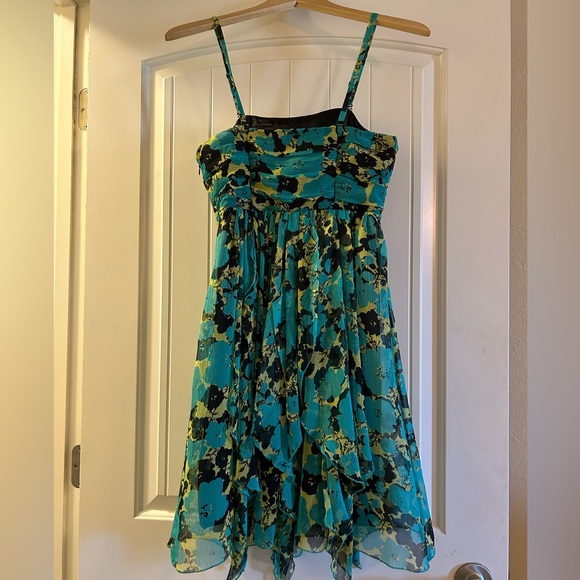 Kensie Formal Handkerchief Dress Straps/Strapless.  Size 4. - Picture 7 of 7